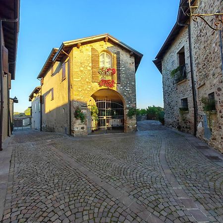Appartement La Dimora Nel Castello à Castellaro  Extérieur photo