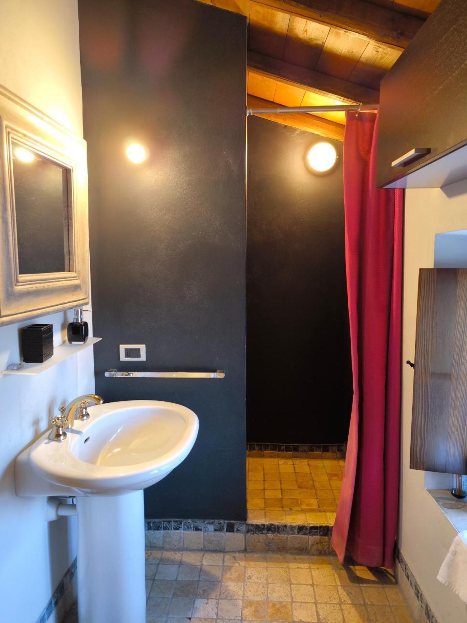 Appartement La Dimora Nel Castello à Castellaro  Extérieur photo
