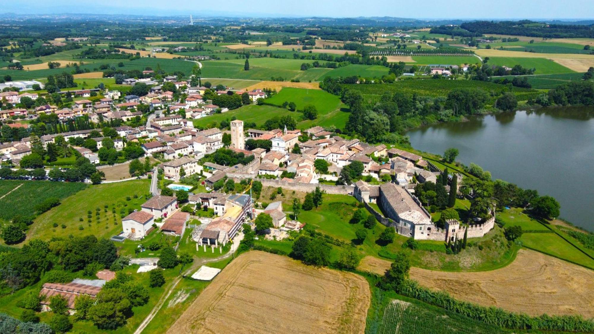Appartement La Dimora Nel Castello à Castellaro  Extérieur photo